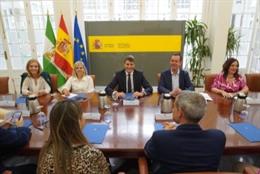 El delegado del Gobierno de España en Andalucía, Pedro Fernández, en un encuentro con los ocho subdelegados de Gobierno de la comunidad andaluza.
