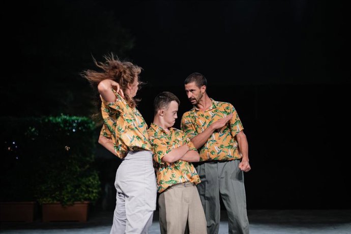 Archivo - Imagen del espectáculo 'Hem de parlar' de las compañías Vero Cendoya y Mucha Muchacha que se representará en el CaixaForum de Palma.