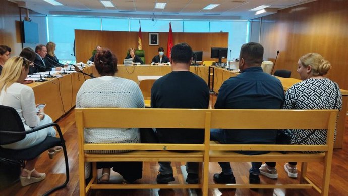 Acusados de vender a su hija en el juicio