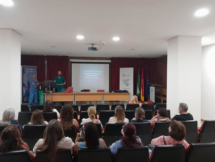 Auxiliares de enfermería del Hospital de Algeciras actualizan sus conocimientos en parada cardiorrespiratoria