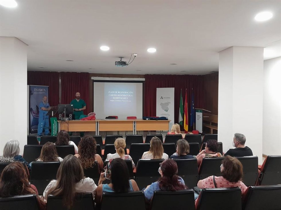 Auxiliares de enfermería del Hospital de Algeciras actualizan sus conocimientos en parada cardiorrespiratoria