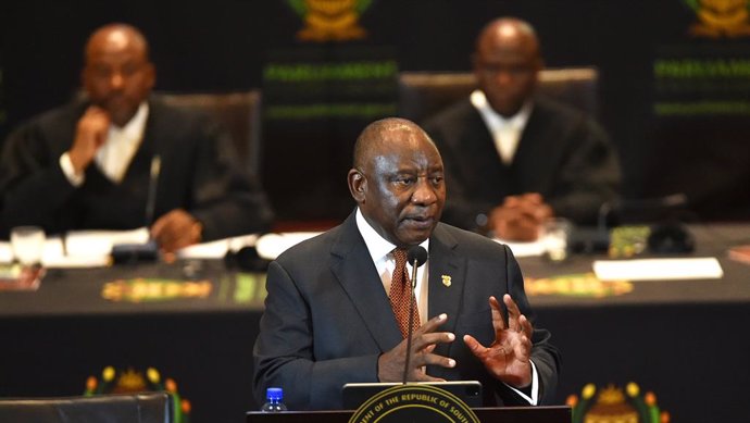 Archivo - CAPE TOWN, Feb. 10, 2023  -- South African President Cyril Ramaphosa delivers his 2023 State of the Nation Address in Cape Town, South Africa, Feb. 9, 2023.   Ramaphosa declared a national state of disaster on Thursday evening to address the c