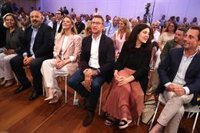 Feijóo ataca al PSOE por sus lecciones sobre pactos mientras entrega gobiernos al independentismo o "mercadea" con Bildu