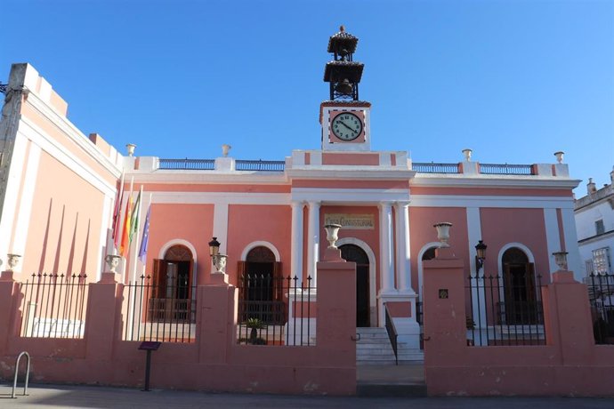 Archivo - Fachada del edificio del Ayuntamiento de Puerto Real (Cádiz)
