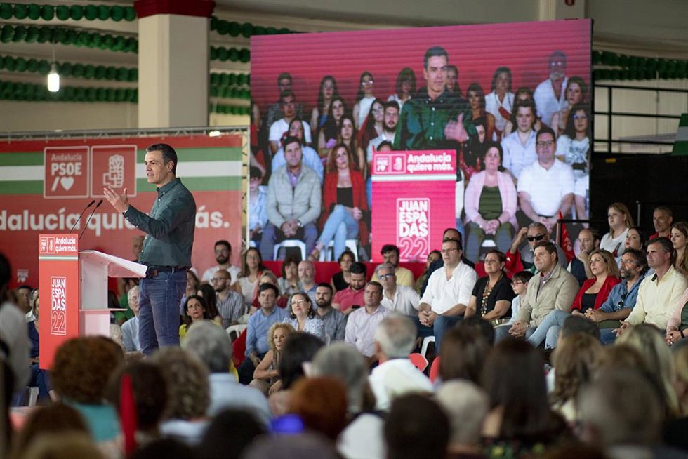Archivo - El secretario general del PSOE y presidente del Gobierno, Pedro Sánchez en el acto de la formación en Dos Hermanas. A 28 de mayo de 2022 en Dos Hermanas, Sevilla (Andalucía, España).