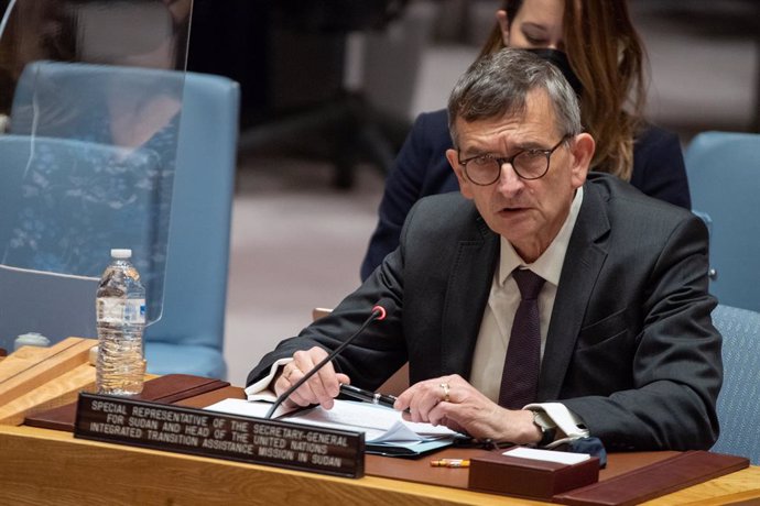 Archivo - UNITED NATIONS, March 28, 2022  -- Volker Perthes (Front), the UN secretary-general's special representative and head of the UN Integrated Transition Assistance Mission in Sudan (UNITAMS), briefs the Security Council on the situation in Sudan,