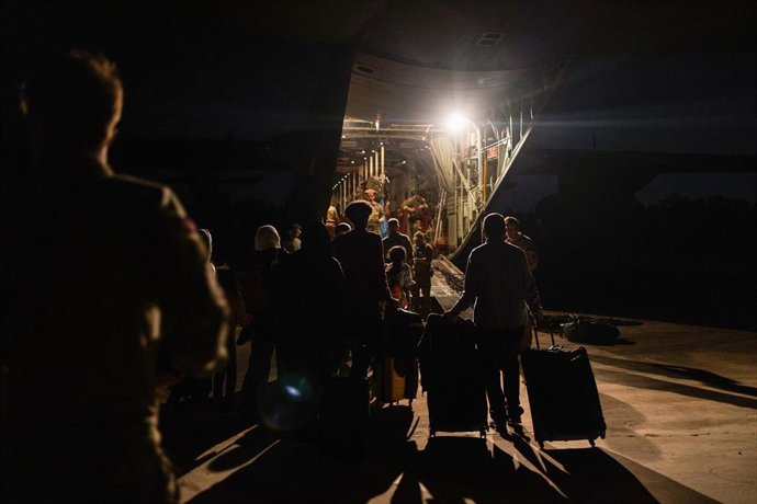 Archivo - Imagen de archivo de evacuados de Sudán por el conflicto entre el Ejército y las RSF