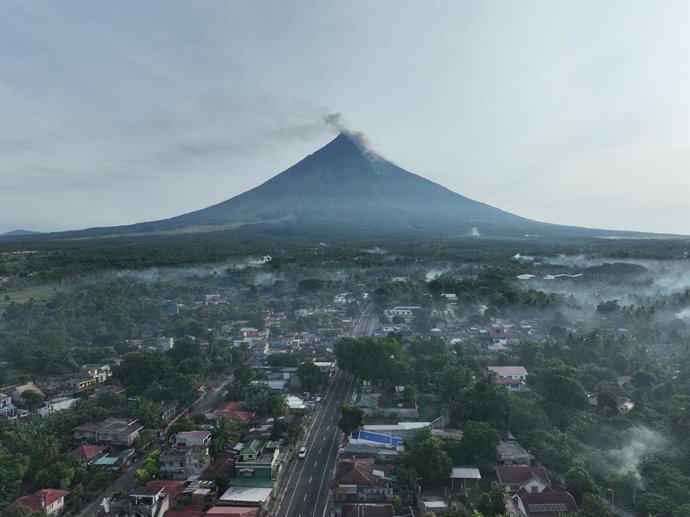 El volcán Mayón en erupción, Filipinas