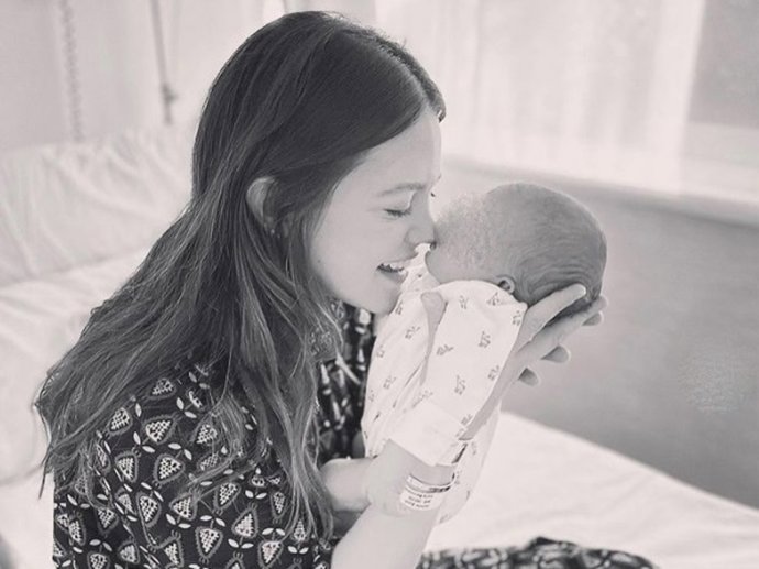 Isabelle Junot, primera imagen con su pequeña Philippa