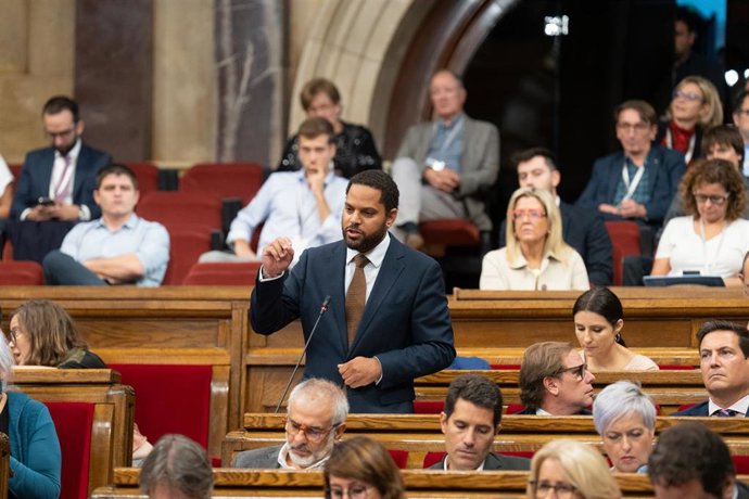 Archivo - El presidente de Vox en el Parlamento de Catalunya, Ignacio Garriga, interviene en el Parlament en el inicio de la segunda sesión del Debate de Política General, a 30 de septiembre de 2022, en Barcelona, Cataluña, (España).
