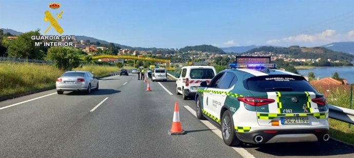 La Guardia Civil denuncia a un conductor de grúa por dar positivo en drogas cuando se le requiere en un accidente en la AP-9.