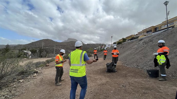 Archivo - Trabajadores de una obra. Imagen de archivo.