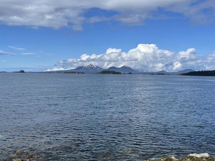 Imágenes del volcán Monte Edgecumbe, situado en la isla de Kruzof (Alaska).