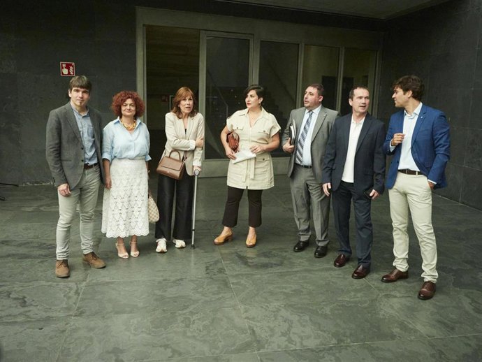 Los parlamentarios de Geroa Bai, entre ellos Unai Hualde, en la sesión constitutiva del Parlamento de Navarra.