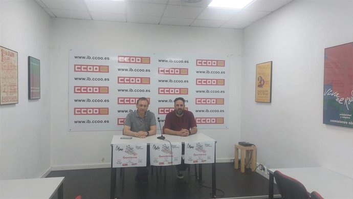 El responsable de energía de la Federación de Industria de CCOO, Jesús Crespo, y el secretario general de la Federación de Industria de Baleares, Daniel Cámara, en rueda de prensa.