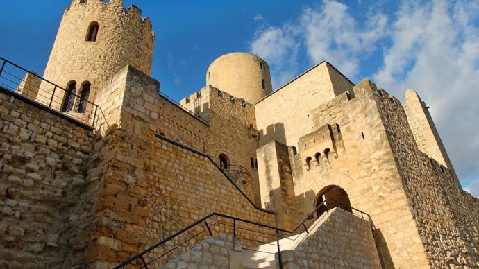 La UNESCO oficializa la Red de Reservas de la Biosfera Mediterránea en España, con sede en el castillo de Castellet (Barcelona).