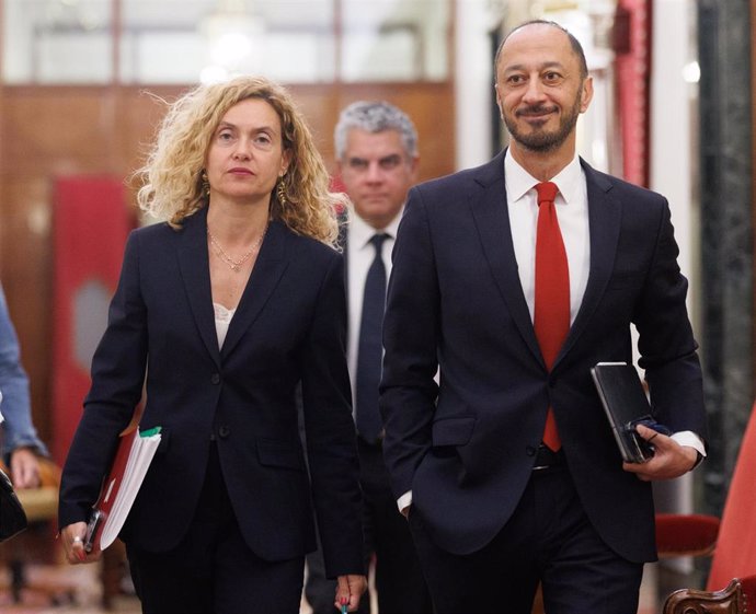 Archivo - El vicepresidente del Congreso, el socialista Alfonso Rodríguez Gómez de Celis y la presidenta del Congreso, Meritxell Batet, a su llegada a una reunión de la Mesa del Congreso de los Diputados, a 18 de abril de 2023, en Madrid (España).