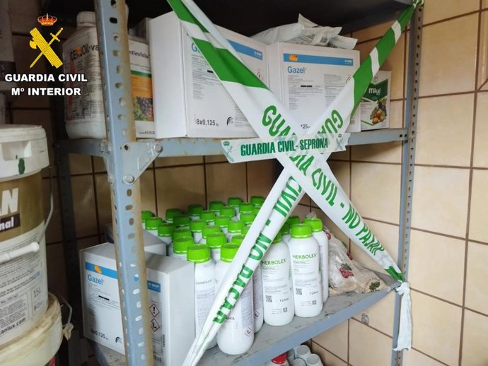 Productos fitosanitarios incautados por la Guardia Civil en La Frontera