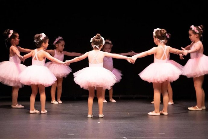 Arte, artesanía, salud, idiomas, acceso a la Universidad, fotografía digital y nuevas tecnologías se impartirán de octubre a junio en diferentes espacios de la ciudad.