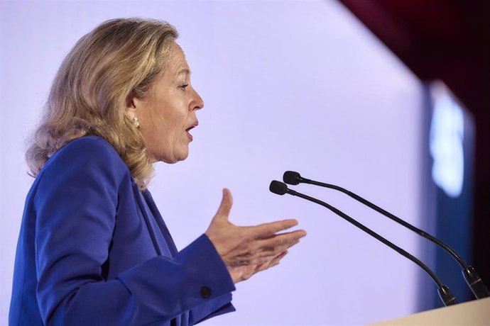 La vicepresidenta primera y ministra de Asuntos Económicos y Transformación Digital, Nadia Calviño, en la celebración del 45 aniversario del diario económico Cinco Días, en el Teatro Real, a 14 de junio de 2023, en Madrid (España).