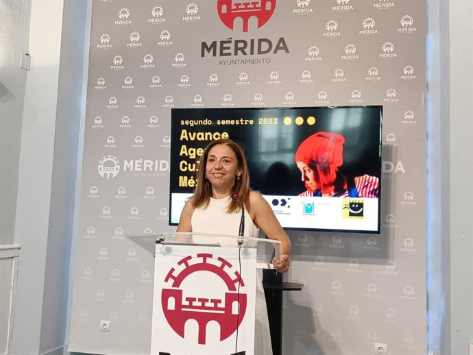 La delegada de Cultura en funciones, Silvia Fernández, presenta el avance de las actividades culturales que se desarrollarán en el segundo semestre de 2023 en Mérida