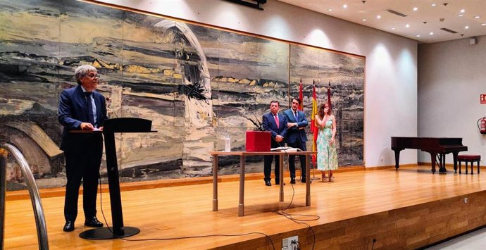 El nuevo delegado territorial de la Junta en León, Eduardo Diego, durante su intervención en la toma de posesión.