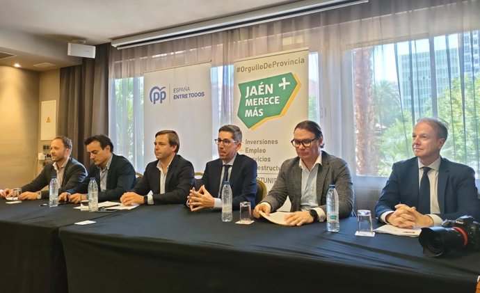 Presentación del acuerdo de gobierno entre PP y Jaén Merece Más.