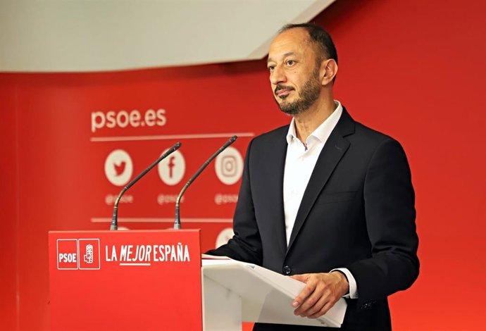 El secretario de Politica Municipal, Alfonso Rodríguez Gómez de Celis, en una rueda de prensa en Ferraz.