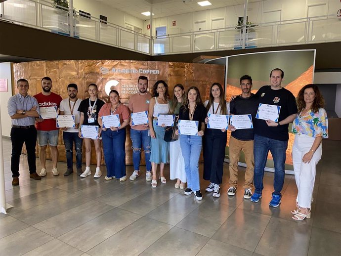 Un total de once estudiantes del CIFP José Luis Graiño de Palos de la Frontera (Huelva)  han recibido sus diplomas tras finalizar sus estudios de FP dual en Atlantic Copper.