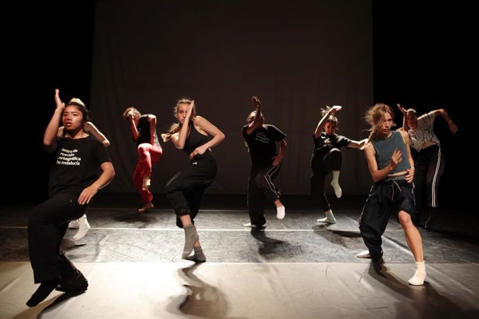 Jóvenes andaluces y americanos en un intercambio internacional de danza en el Centro de Creación Coreográfica de Andalucía.