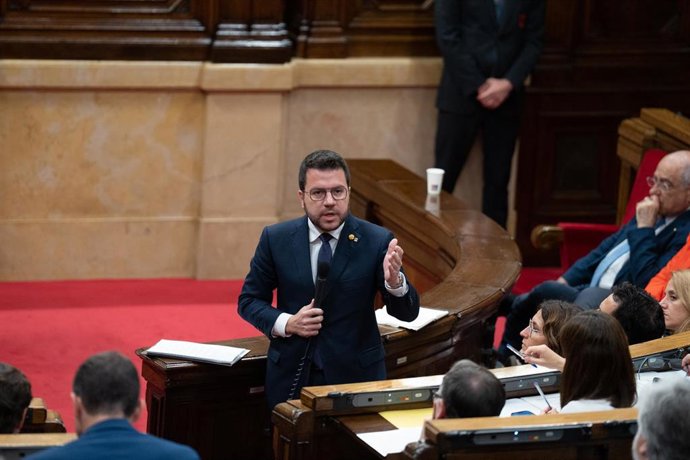 El presidente de la Generalitat, Pere Aragonés, interviene durante una sesión de control al Govern, en el Parlament de Catalunya, a 14 de junio de 2023, en Barcelona, Catalunya (España). 