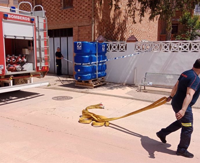 Los bomberos de la DPT han llevado 33.000 litros de agua a Villel.