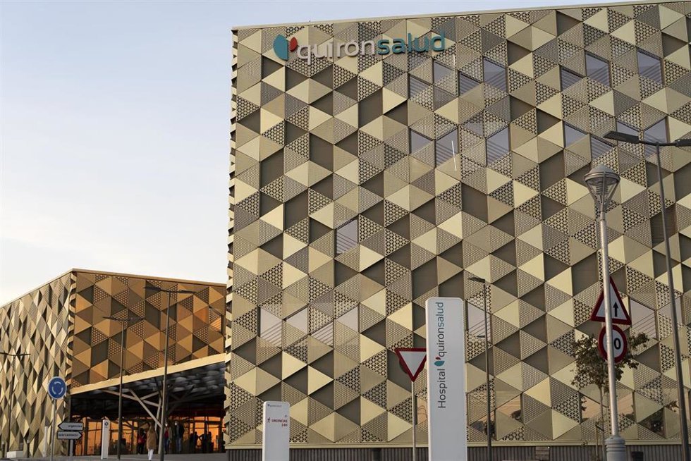 Archivo - Fachada del Hospital Quirónsalud Córdoba.