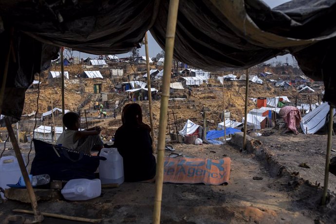 Archivo - Incendi al campament de refugiats rohingyes a Bangladesh