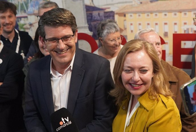 El alcalde de Ontinyent (Valencia) y líder de Ens Uneix, Jorge Rodríguez, junto a la diputada provicial de la formación, Natlia Enguix. 