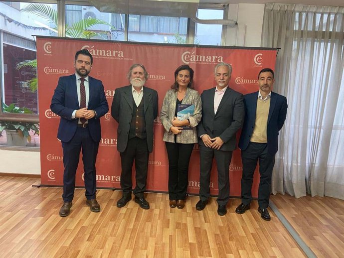 El delegado del Estado en la Zona Franca de Cádiz, Fran González, visita las instalaciones del operador logístico PTP Group en la localidad argentina de Santa Fé