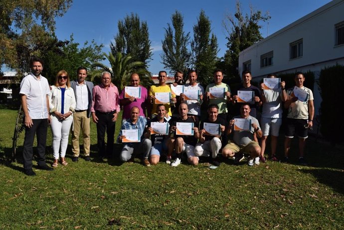 El delegado territorial de Desarrollo Educativo y FP en Huelva, Carlos Soriano, en la claurura del curso escolar de Proyecto Hombre.