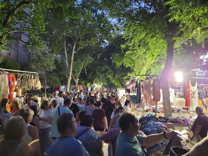 Archivo - Mercadillo nocturno de los martes en Jaén/Archivo