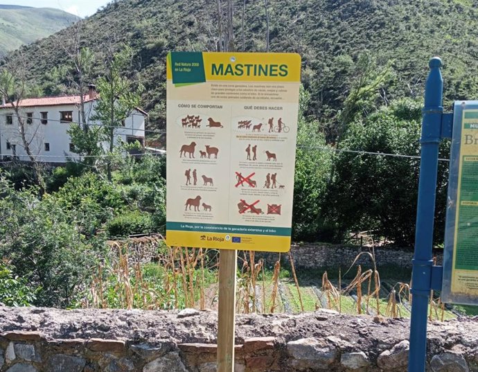 Distribuidos 500 carteles y 5.000 folletos para informar de cómo actuar en zonas de pastoreo con 'mastines trabajando'