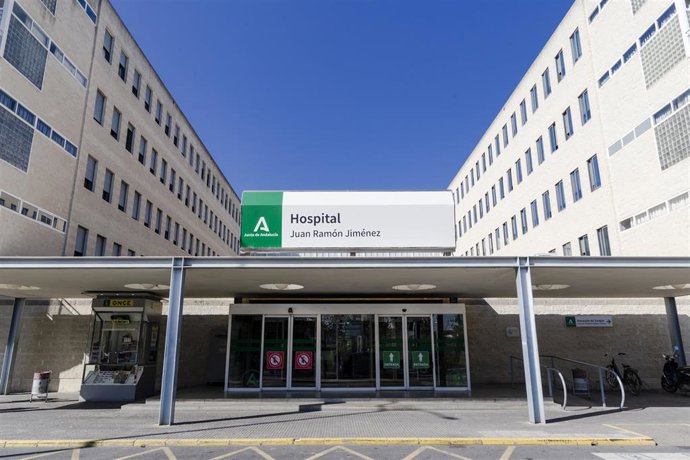 Fachada del Hospital Juan Ramón Jiménez de Huelva.