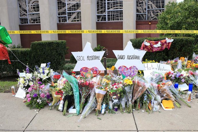 Archivo - October 30, 2018 - Pittsburgh, Pennsylvania, USA - Brothers Cecil and David Rosenthal were among the victims of the shooting at the Tree of Life synagogue at the intersection of Shady and Wilkins Avenue, Squirrel Hill, PA. Oct. 30, 2018