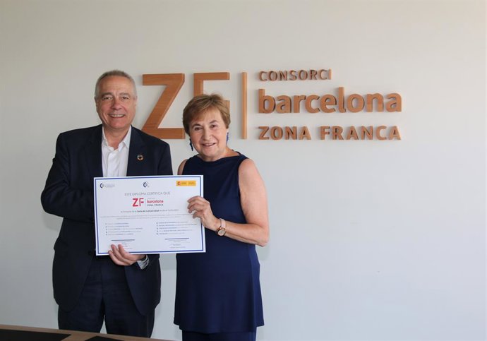 El delegat especial de l'Estat en el CZFB, Pere Navarro, i la patrona de la Fundació per la Diversitat, Maravillas Rojo