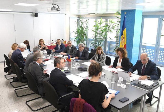 Un instante de la reunión de la Comisión Mixta.