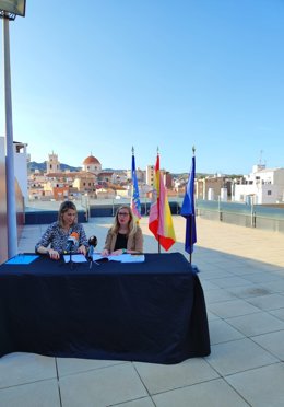 La alcaldable del PP en Crevillent, Lourdes Aznar, y la que fue candidata de Vox a la Alcaldía, María Gema Escolano Berná.