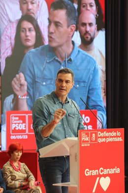 Archivo - El secretario general del PSOE y presidente del Gobierno, Pedro Sánchez, interviene durante el acto de presentación de la candidatura de Las Palmas y de la presidencia de Canarias, en el Auditorio Alfredo Kraus