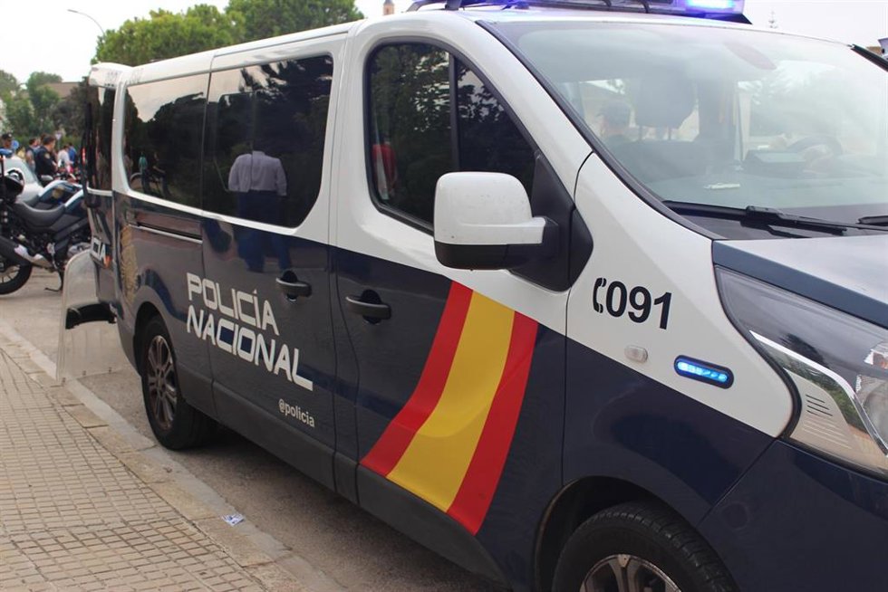 Archivo - Vehículo de la Policía Nacional