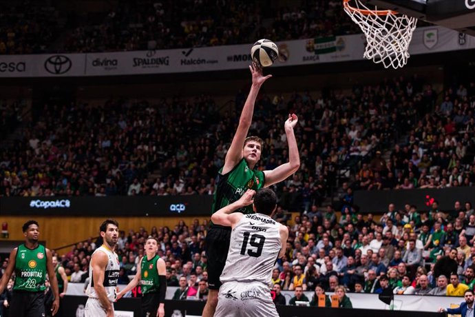 Archivo - Simon Birgander