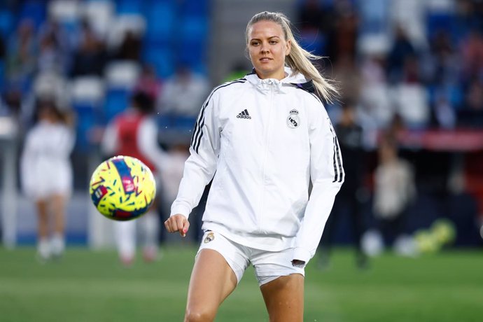 Archivo - Caroline Moller of Real Madrid warms up during the spanish women league, Liga F, football match played between Real Madrid and Levante Las Planas at Alfredo Di Stefano stadium on March 31, 2023, in Valdebebas, Madrid, Spain.
