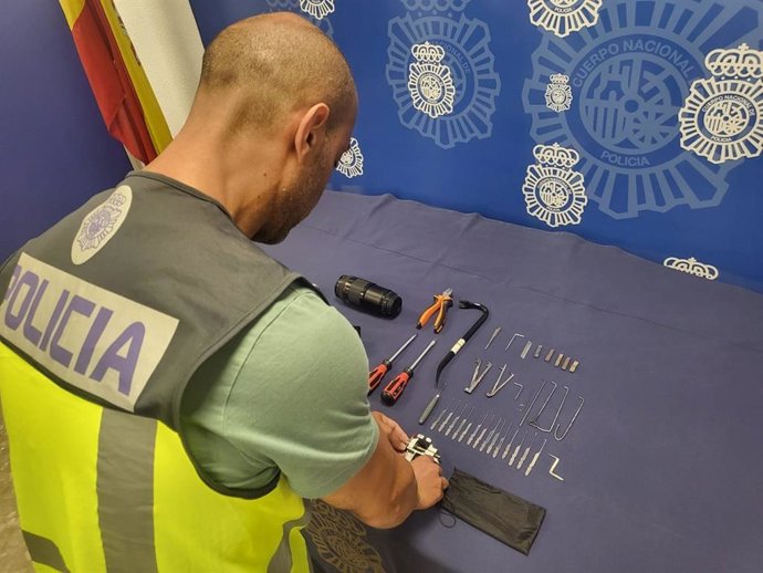 Material incautado en la detención de tres asaltantes de casas