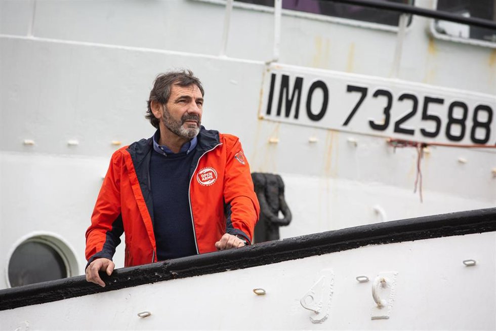 Archivo - El director de Proactiva Open Arms, scar Camps, momentos antes de atender a los medios de comunicación desde el barco 'Open Arms' para informar sobre la situación en el Mediterráneo, en Barcelona (Catalunya /España), a 14 de febrero de 2020.